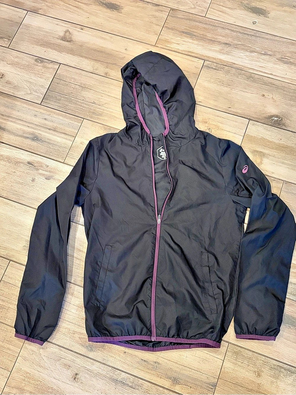 ASICS Hooded Athletic Jacket in Black & Purple Size XS